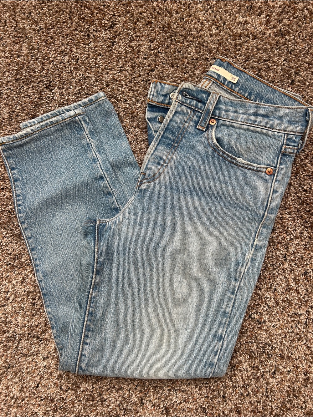 Levi’s wedgie 25